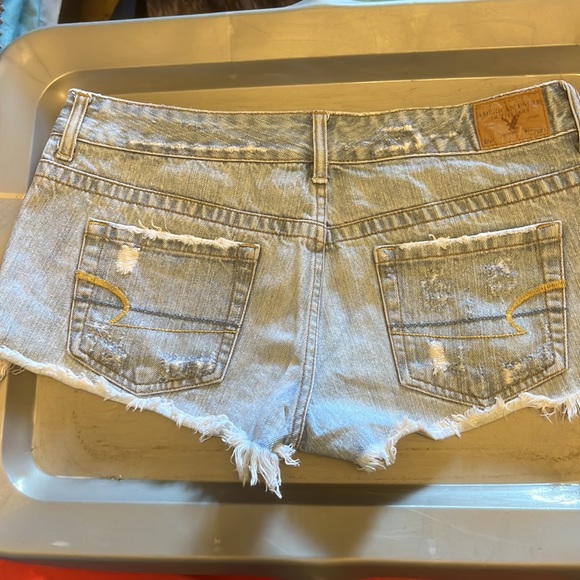 American Eagle size 6 Jean short cut off - Picture 2 of 3